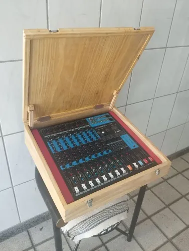 Case em madeira pra mesa de som