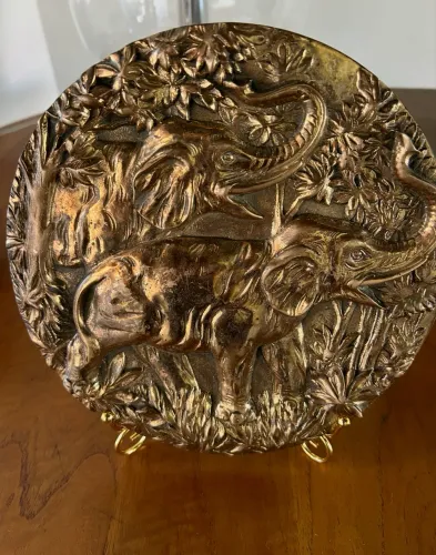 Prato decorativo em bronze maciço