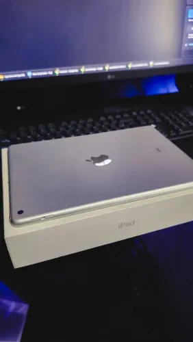 iPad 8a Geração, 128Gb de Armazenamento - Apple Pencil, Capa, Caixa e Nota Fiscal