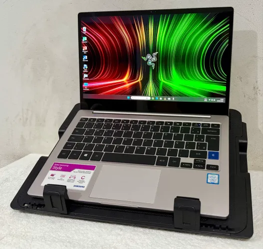 Notebook Samsung i7 da 8 Geração com 8GB DDr4 e SSD 256GB M2, Tela 14 FULL HD IPS