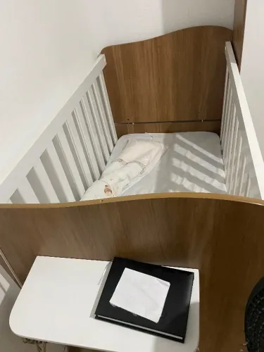 Vendo jogo de quarto infantil , berço que vira cama , cômoda e guarda roupa