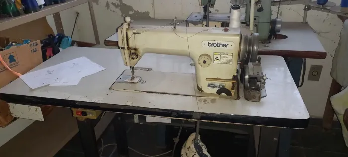 Máquina de costura reta industrial BROTHER modelo DB2-8755-5A