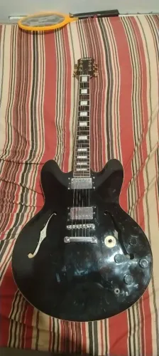 Guitarra Semi-Acústica