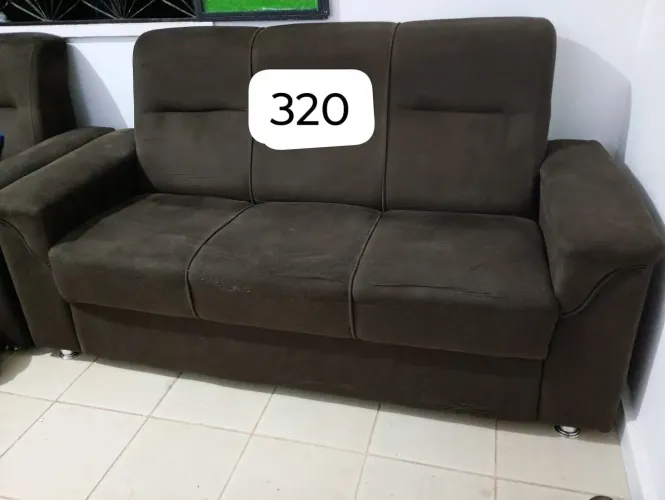 Sofá de veludo 3 lugares