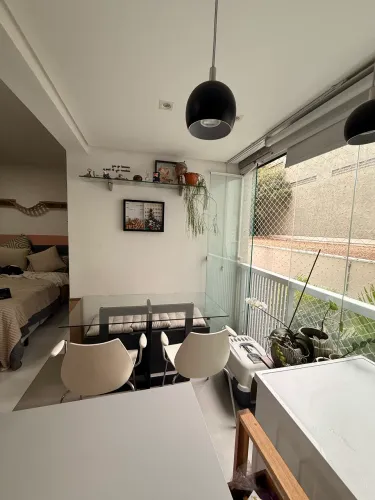Studio mobiliado com vaga e depósito 