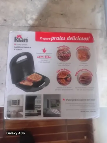 Sanduíccheira nova na caixa