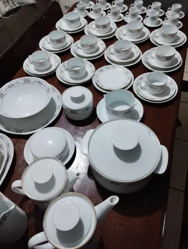 Lindo conjunto porcelana Renner 72 peças