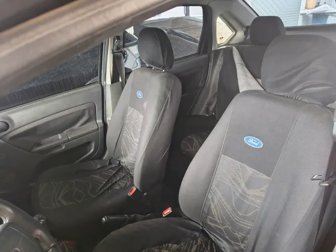 Ford Fiesta Sedan 1.0 8V Flex 4P 2009