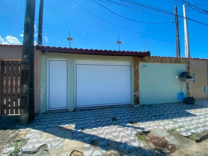 Imóvel para venda possui 180 metros quadrados com 3 quartos em Jardim Praia Grande - Monga