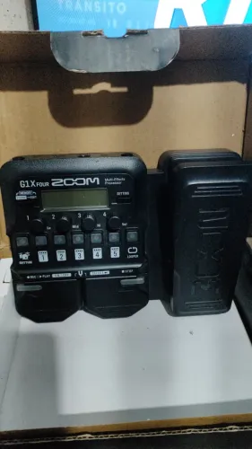 Pedaleira Zoom G1X Four Multi-Efeitos para Guitarra - Usado