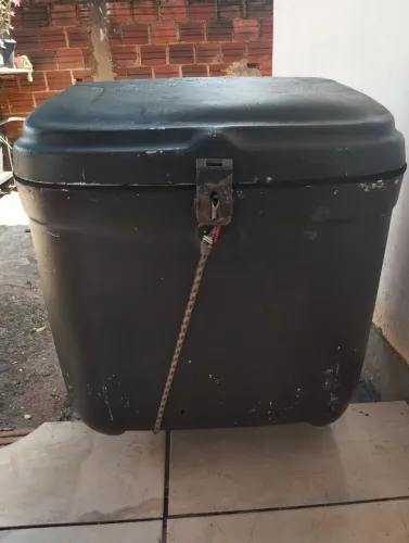 Baú de fibra 100 litros
