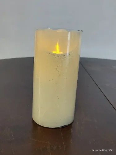 Vela led efeito vela acessa