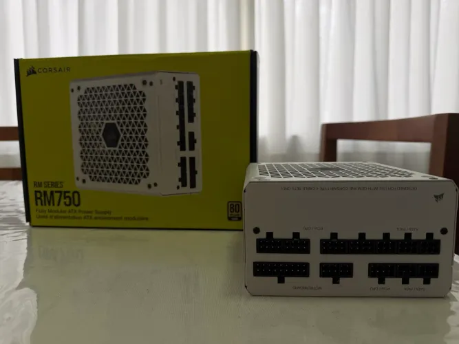 Fonte Corsair RM750W Modular ( BRANCA )