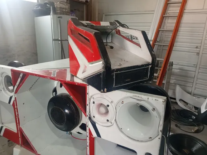 Caixa trio com grave de 18 para carro aberto para vender ou trocar em moto de procedência