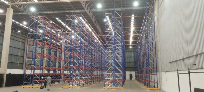 Porta paletes com varias configurações, atendendo a sua necessidade.