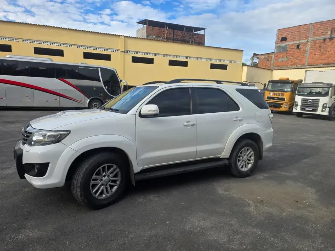 Toyota Hilux SW4 SRV D4-d 4X4 3.0 TDI Dies. AUT 2015