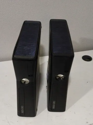 2 Xbox 360 com defeito