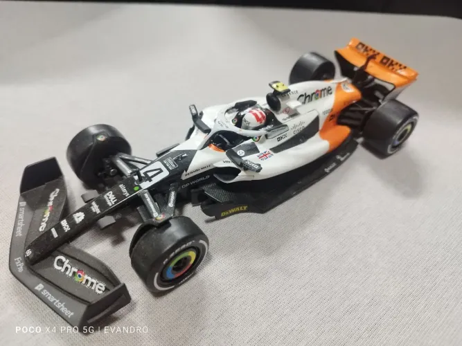 Miniatura F1 McLaren escala 1/24