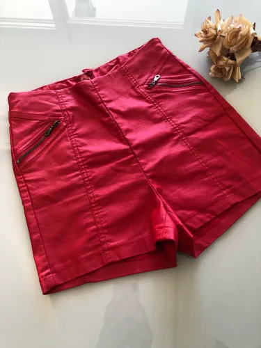 Short vermelho cintura alta
