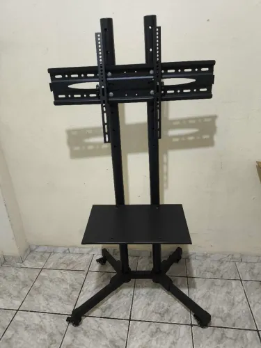 Suporte de TV com Rodinhas