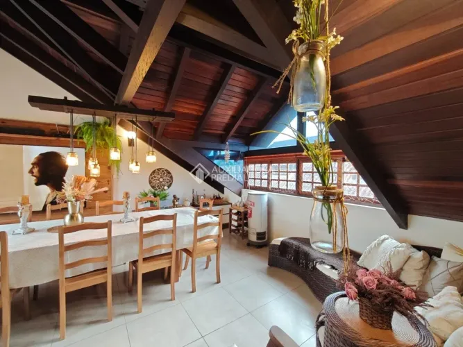 Casa com 3 quartos e uma suíte no bairro Ipanema