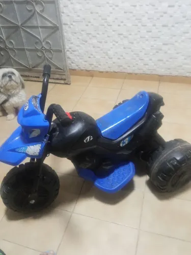 Triciclo elétrico infantil funcionando perfeitamente R$250 Pra hoje 