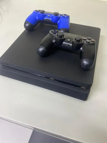 PS4 slim +2 jogos fiscos GTA V, FIFA26) sem nenhum defeito 4 meses de uso