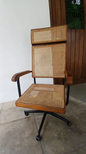 Vendo Cadeira de Escritório com Encostor