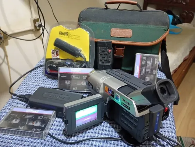 FILMADORA HandyCam Sony Hi8+Controle+maleta+carregador+bateria+3fitas novas+ placa captura
