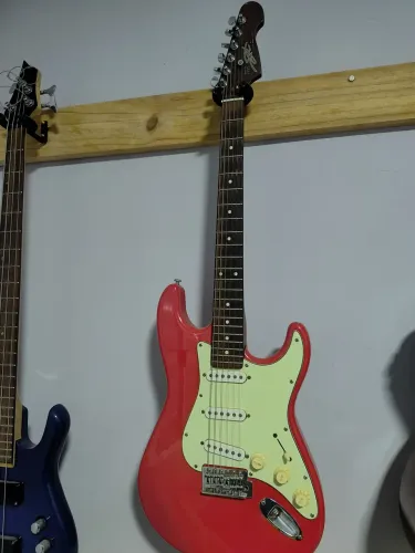 Guitarra Stratocaster SGT com Bag luxo Music maker