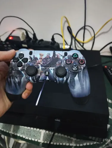 Vendo PS4 com um controle 500g