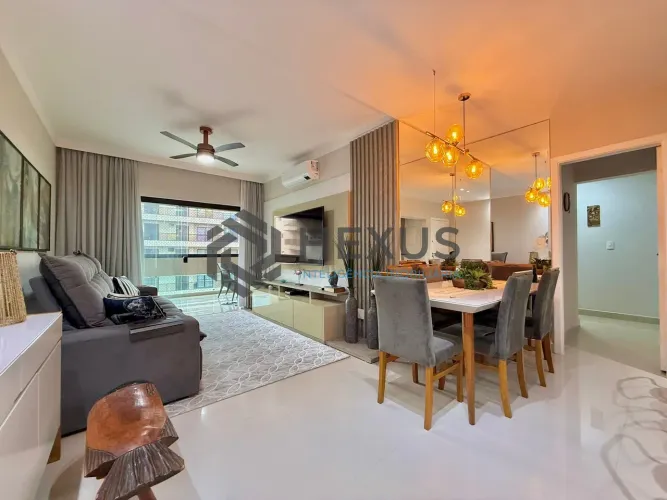 Apartamento reformado com varanda e lazer a 300m da praia na Enseada, Guarujá