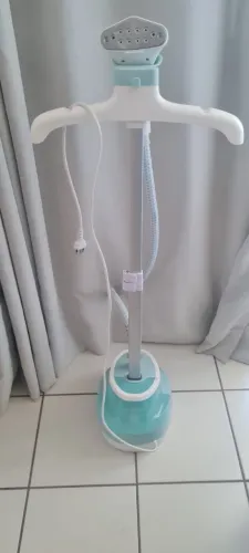 Passadeira de roupa a vapor vertical Elgin 220v