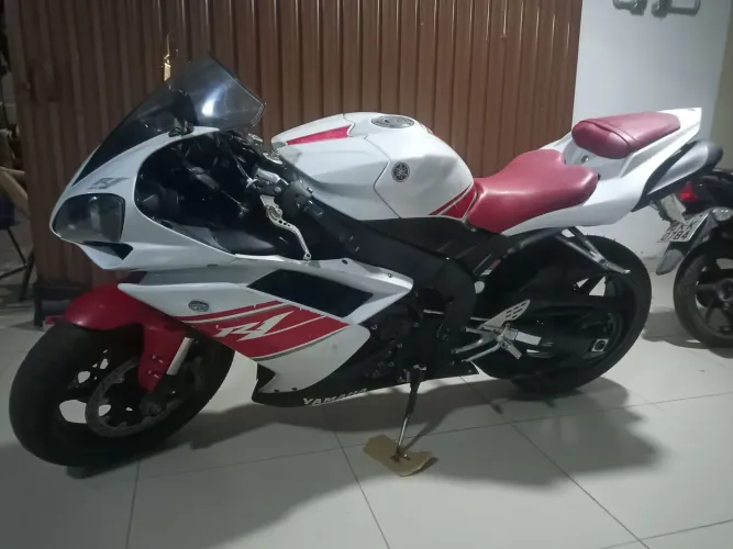 Yamaha R1 1000c