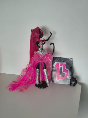 RESERVADA Catty noir completa monster high g1