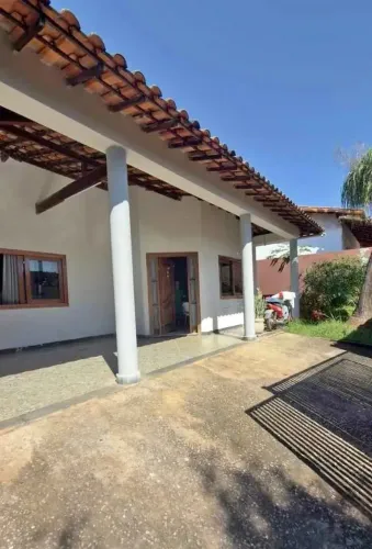 Casa 3 quartos e 2 banheiros