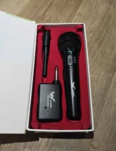 Microfone sem fio Dinâmico p/ canto ou palestra M-996 W