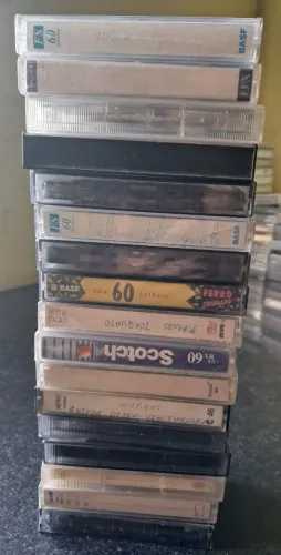17 Fitas k7 com músicas internacionais anos 70, 80 e 90.