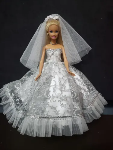 Barbie linda em ótimo estado conservação matel