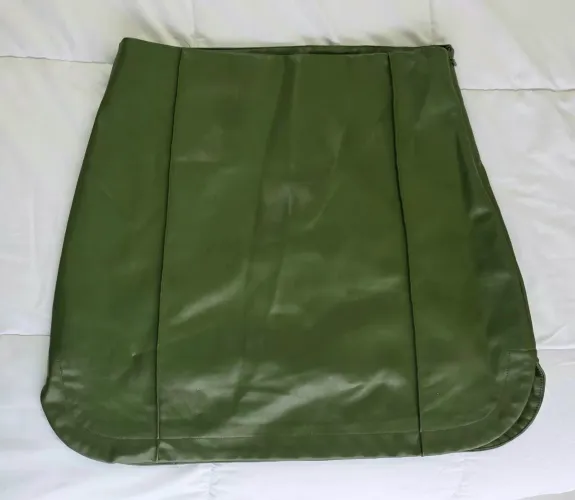 Vendo saia couro fake zara nova.