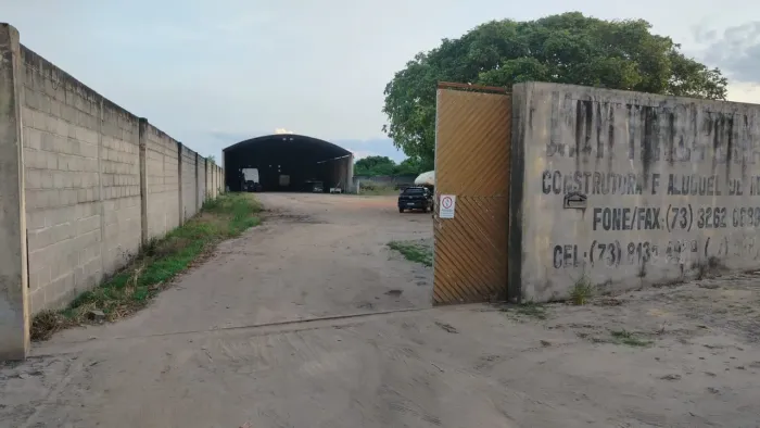 Área de 4.250 metros casa galpao de 800 metros 