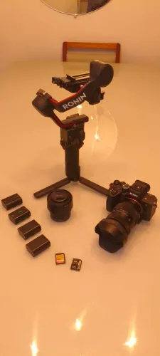Kit Sony Alpha A7 IV - Lente Sigma 28-70m - RS3 DJI Gimbal Pro
