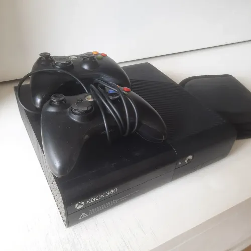 Xbox 360 Bloqueado Com 2 Controles + Pasta com Jogos