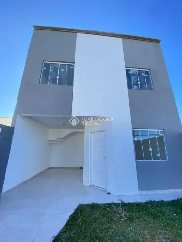 Sobrado novo à venda no Sítio Cercado.