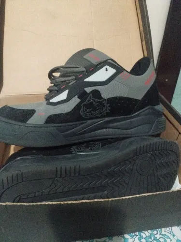 Vendo tênis masculino, número 42 , da marca Red Nose Preto/grafite , só foi usado uma vez.