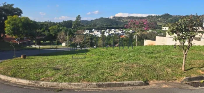 Terreno em Condomínio de Luxo em Valinhos-SP, Jardim Portugal 510m² de Área Privilegiada!