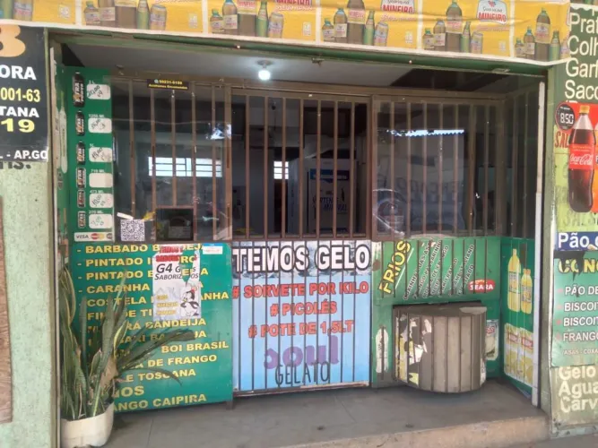 Vendo esta grade com giratória, acrílico parte de cima, balcão interno e porta de correr.