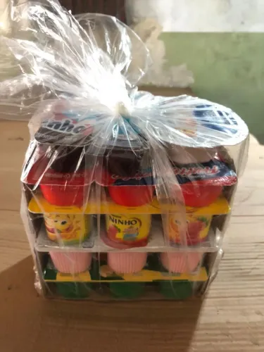 Venda de kits de biscoitos e potes de doces 