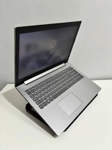  Notebook Lenovo IdeaPad | Intel Core i3 7ª Geração | 8GB | SSD 240GB | Tela 15.6? HD