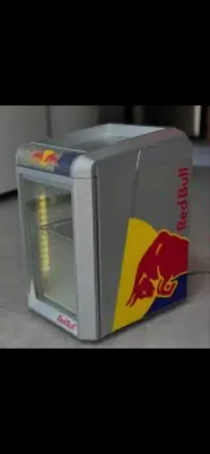 Mini geladeira a redbull